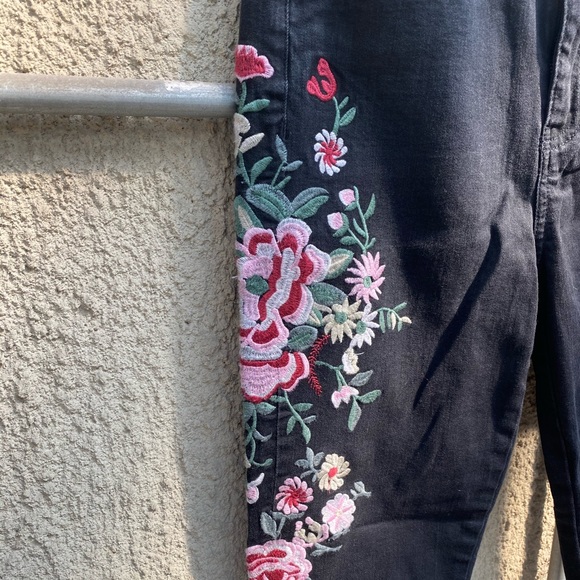 Forever 21 Floral Stitched Jeans! - Picture 7 of 7